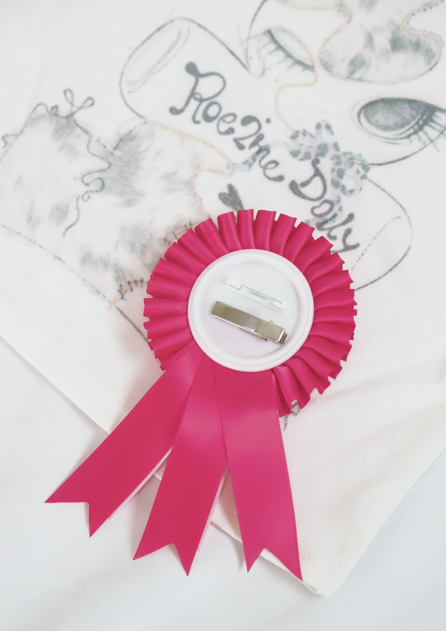 ♡₊˚Roe2me Dolly Rosy Ribbon Badge - Roe2me Dolly